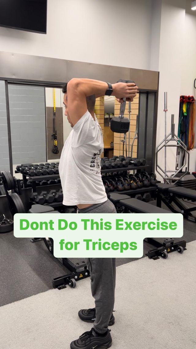 Triceps the old way suck!

This old fashion way of working your triceps is killing your arm gains.

If you lose your core/abs like the first version ❌, we lose tension on our triceps. 

The half kneeling position keeps our hips and abs in solid positions keeping tension on our arms. ✅

Also, the arms in front removes any shoulder mobility limitations we might have. ✅

Try it out today, and your triceps will hate you, or thank you!
-
#upfittrainingacademy #triceps #armworkout #goodtechnique #biomechanics