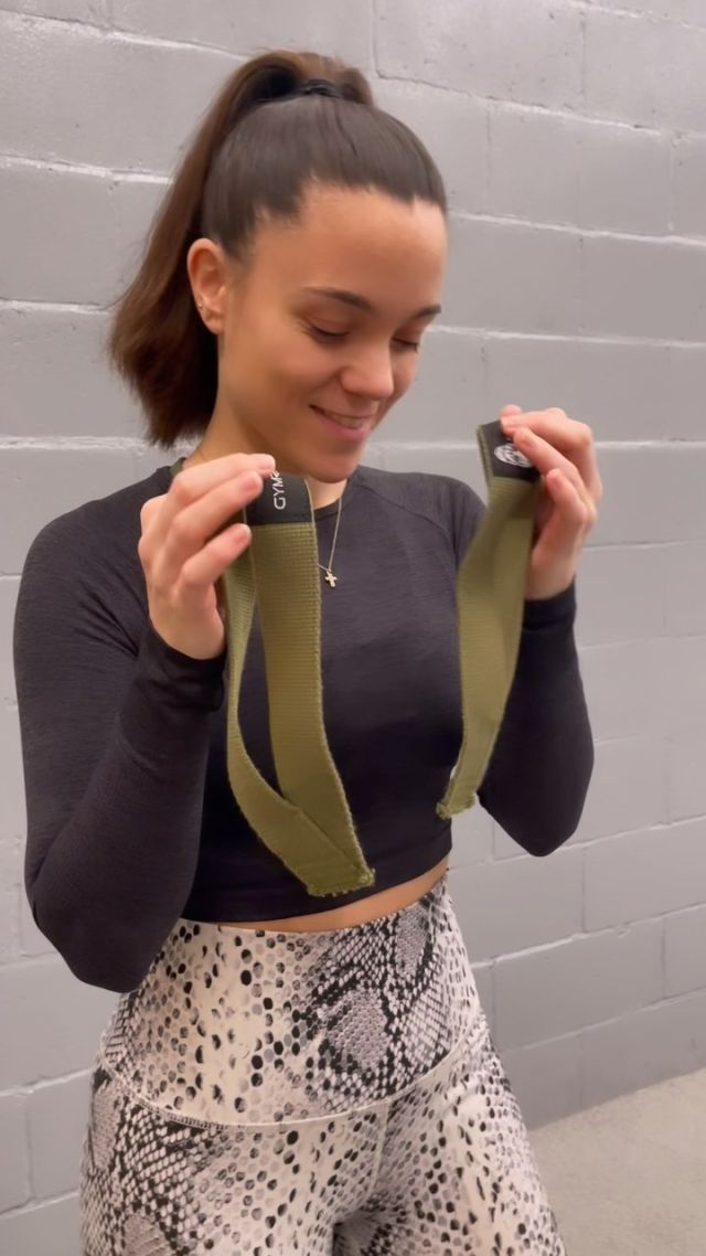 Do you also have a hard time progressing at the gym because your grip is giving up? 

Using a pair of straps like these would help you increase the amount of weight lifted without feeling like your forearms or grip are hurting or giving up.

Give it a try and let us know! 💪🏻

#gripstrength #liftheavy #streghttraining #workoutmotivation #workouttips #gymmotivation #gymlife #thursdaymotivation #pressuremakesdiamonds #upfittrainingacademy